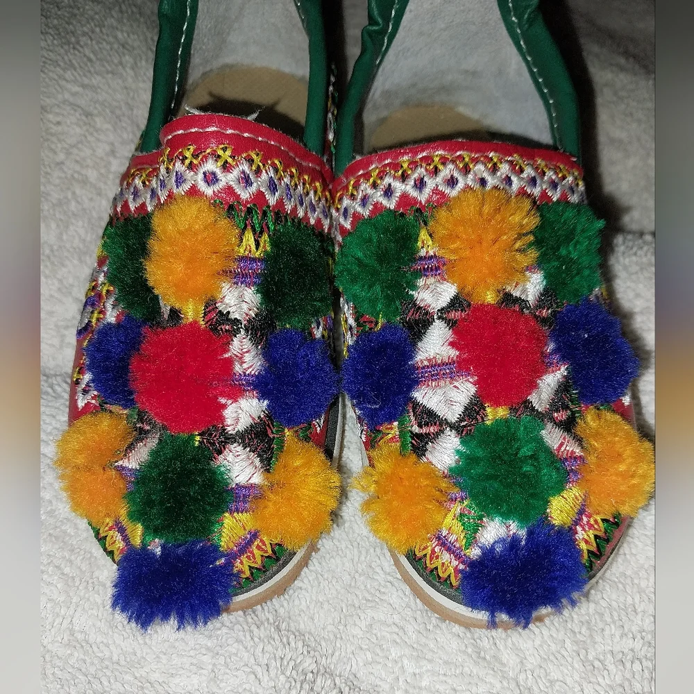Kids Moccasins Embroidered Berber Babouchce NWOT